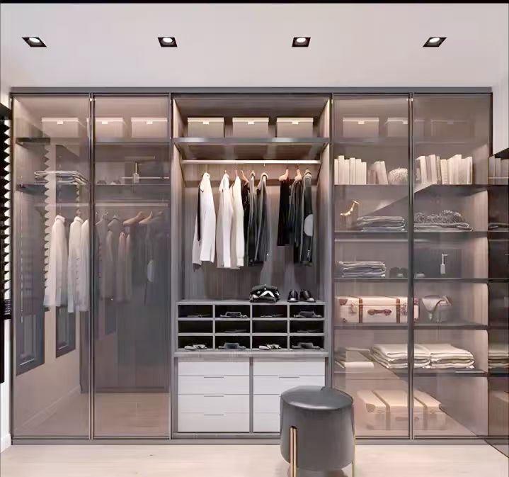 Walk-in closet 05